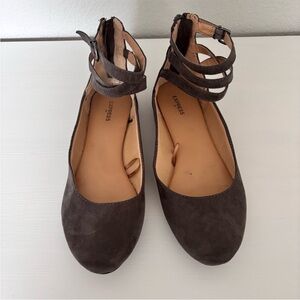 EXPRESS Gray Ankle Strap Flats Sz 7